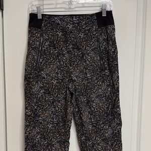 Athleta Black and Gray Patterned Joggers